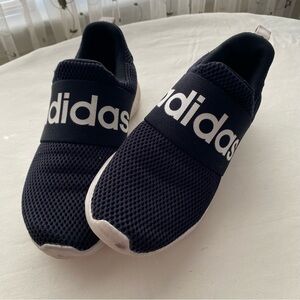 Women’s Adidas Slip on Black sneaker shoe Size 6, fits more likes a 7